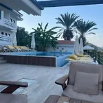 Gala 4*